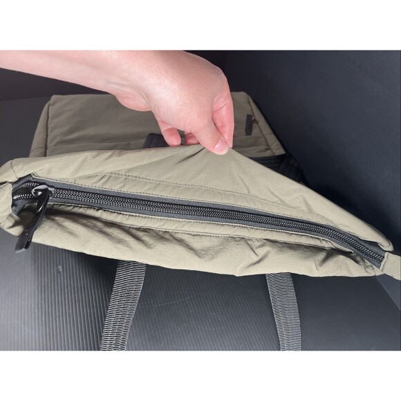 THE NORTH FACE CITY VOYAGER  Water Repellent Tote Bag Lightweight Green - Picture 13 of 14